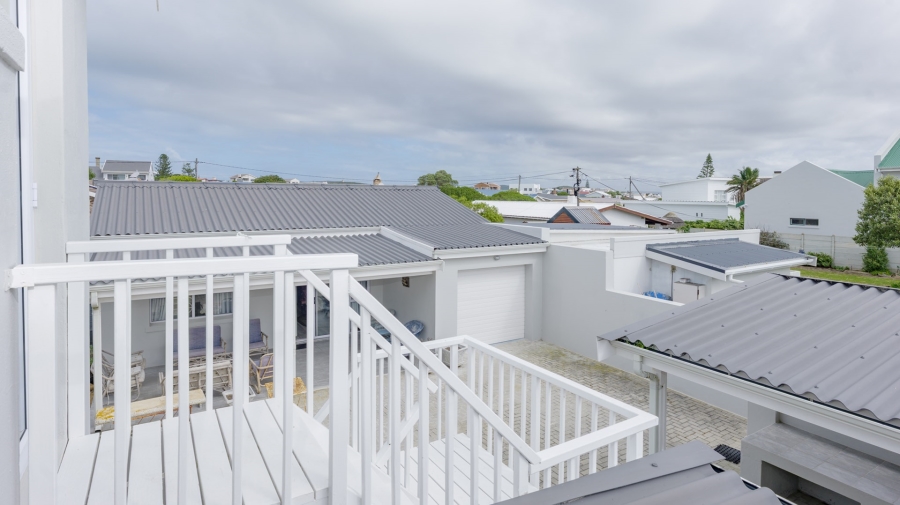 7 Bedroom Property for Sale in Struisbaai Western Cape